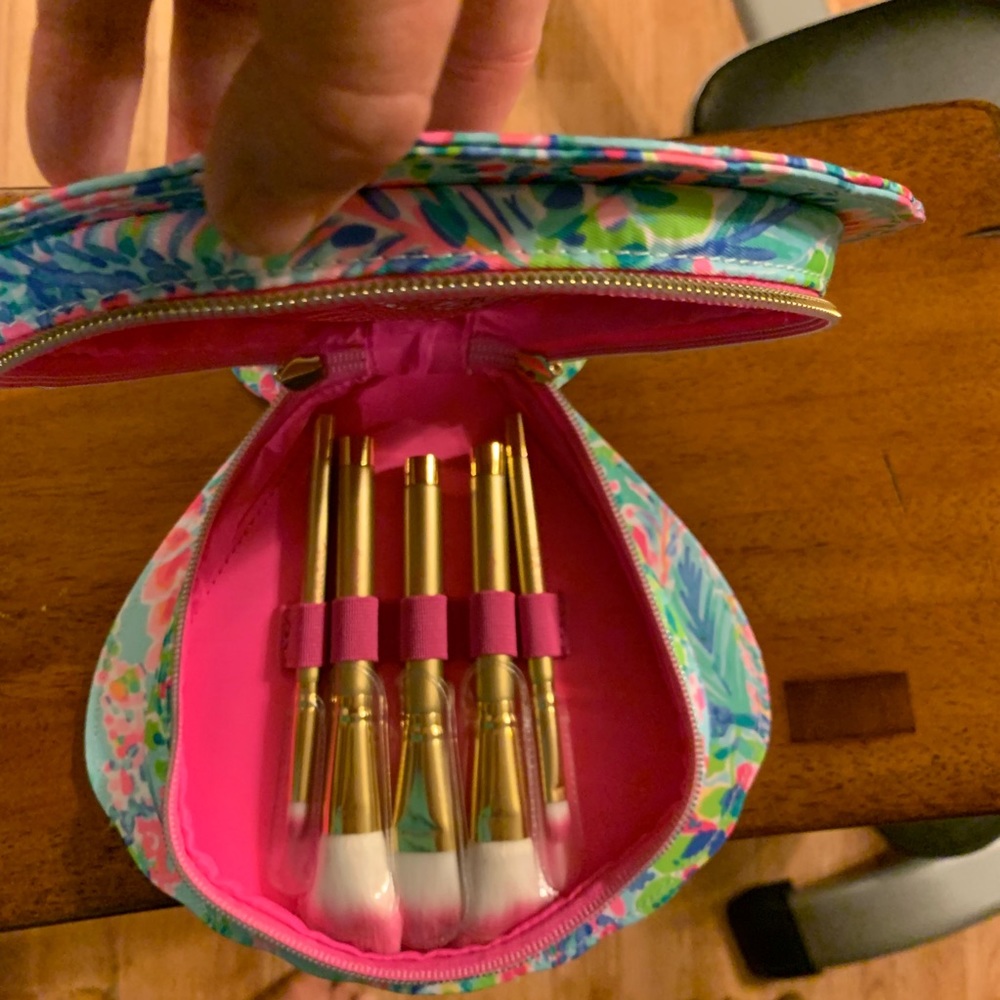 LillyPulitzer  MakeUp Brushes Catch the Wave Case